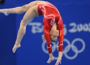 开云下载-双城记，基耶萨的赛道狂飙与哥伦比亚的绿茵绝杀