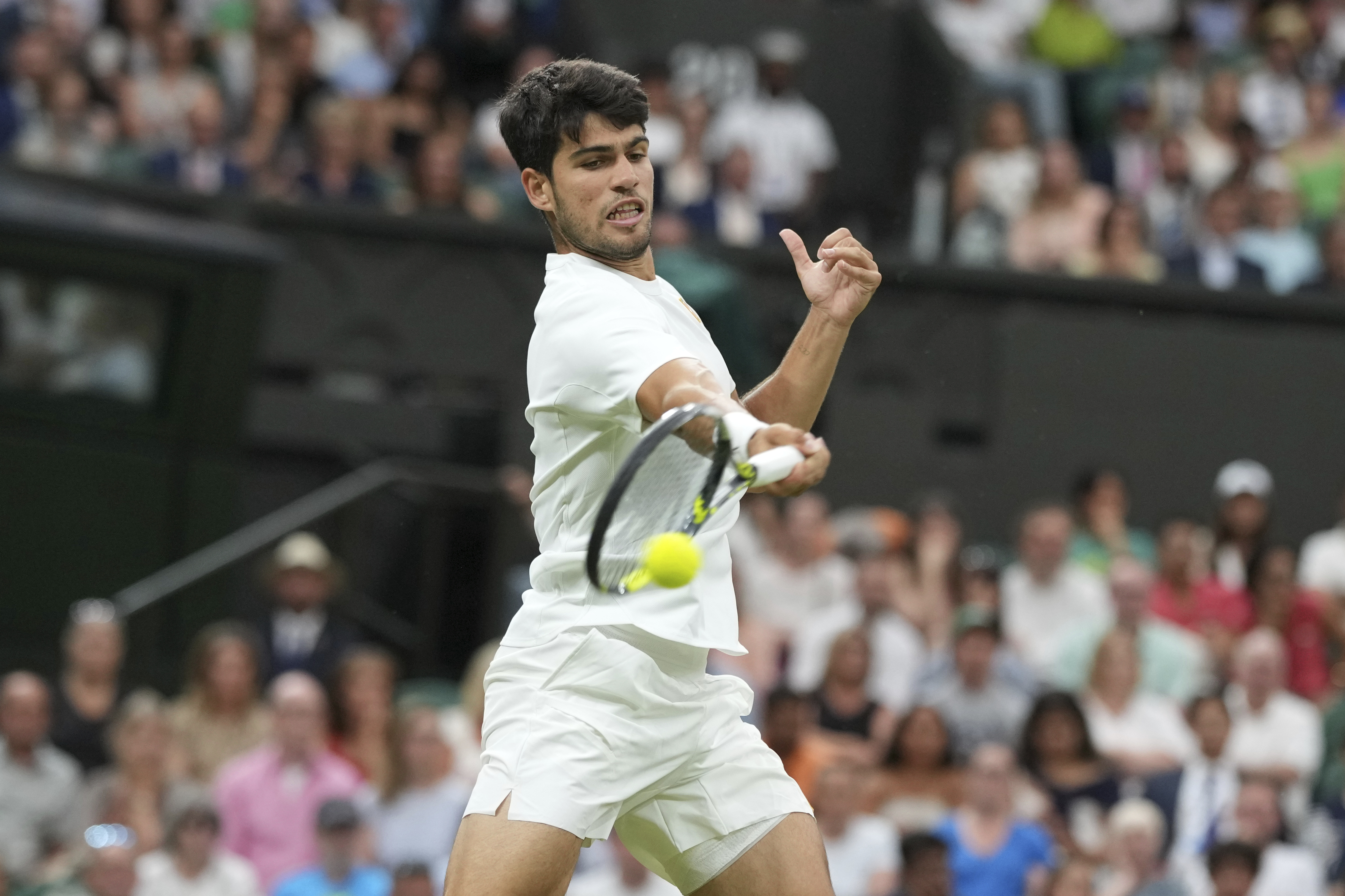 关于英国网球队鏖战澳大利亚网球队，阿尔卡拉斯爆发神勇的信息