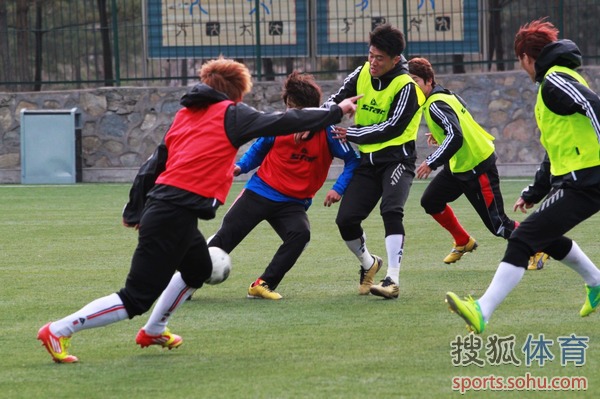 骄阳下的激烈对抗,全力以赴的简单介绍 骄阳下的激烈对抗,全力以赴的简单介绍