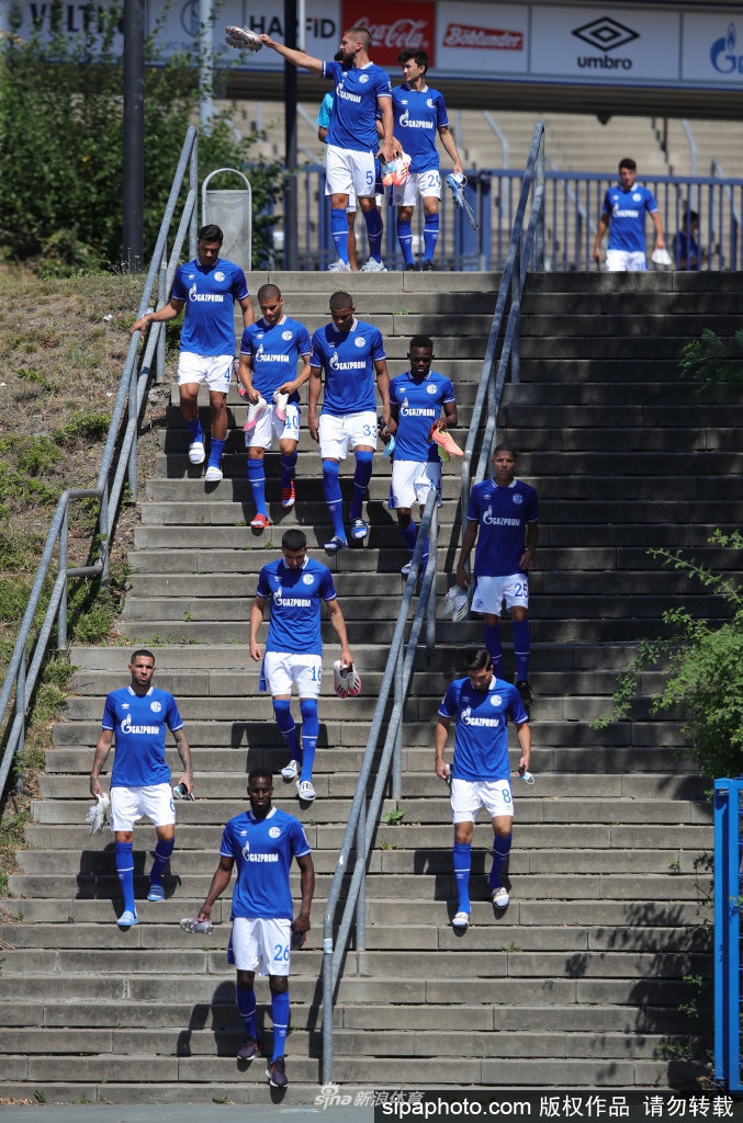 关于沙尔克新赛季目标明确：争夺德甲联赛前四的信息