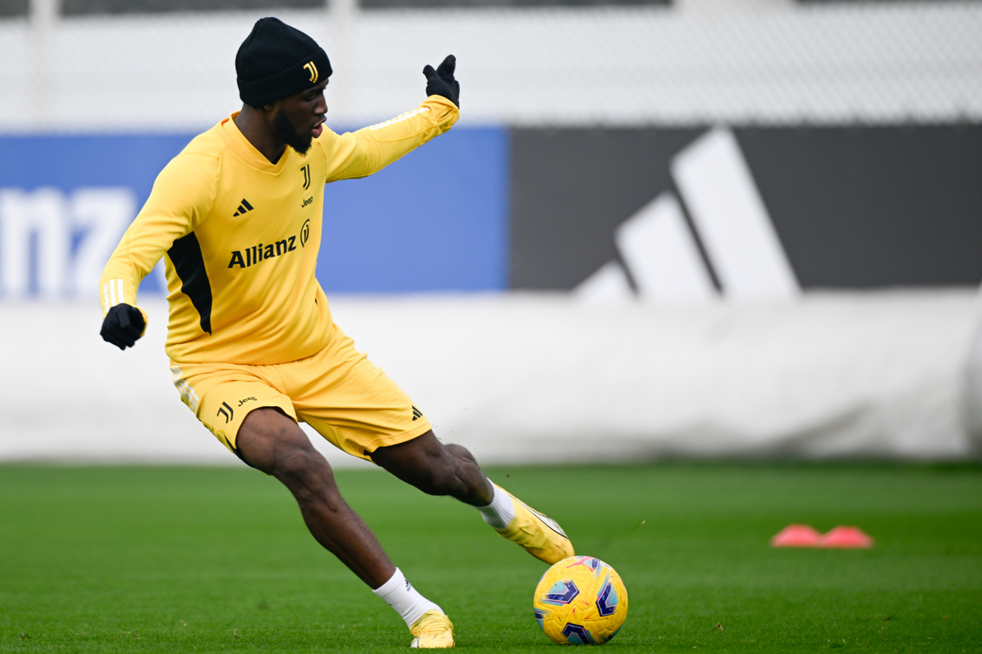 利兹联连续失球,防守端问题突显的简单介绍 利兹联连续失球,防守端问题突显的简单介绍