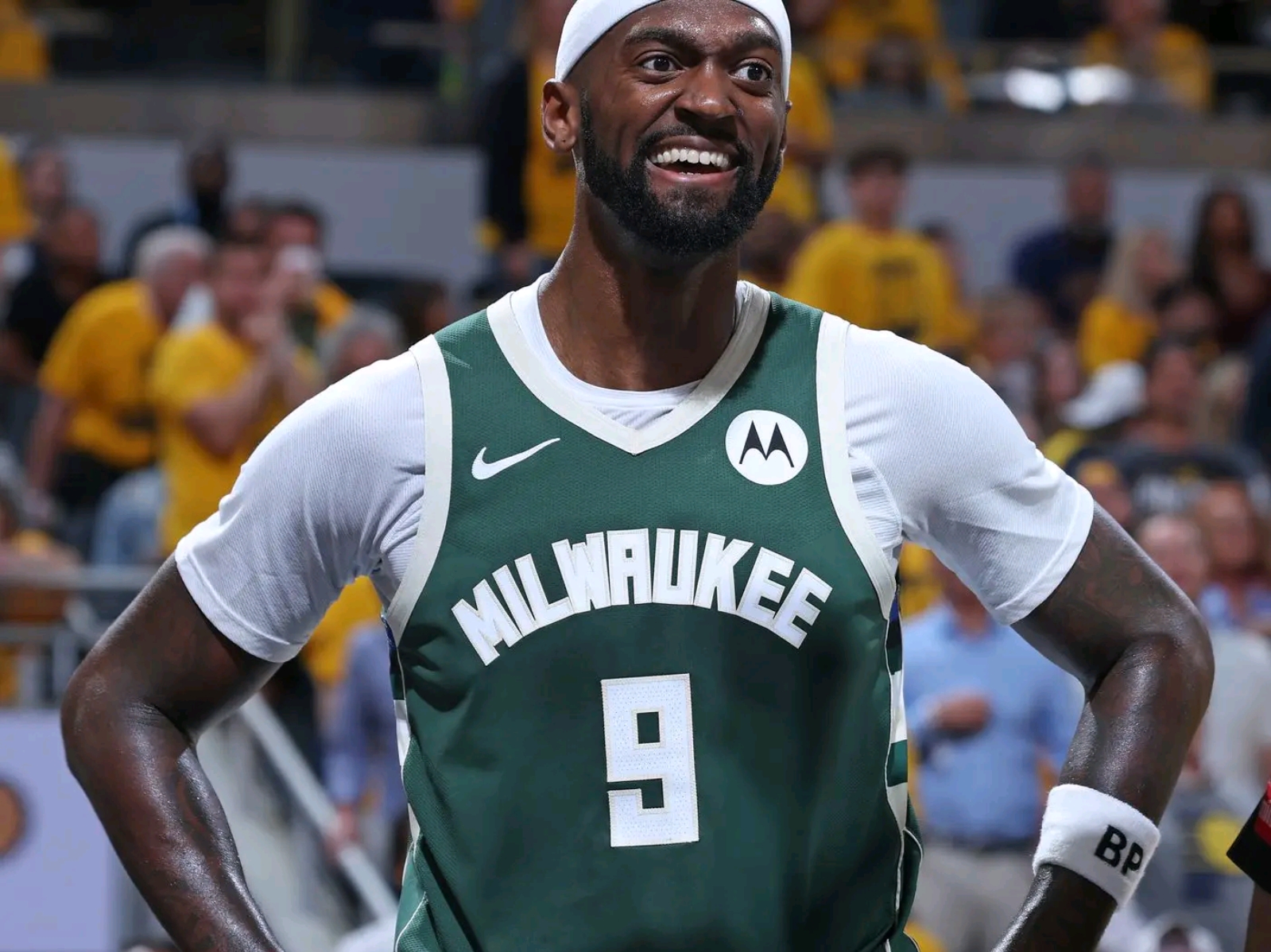 雄鹿力克凯尔特人，保持不败纪录