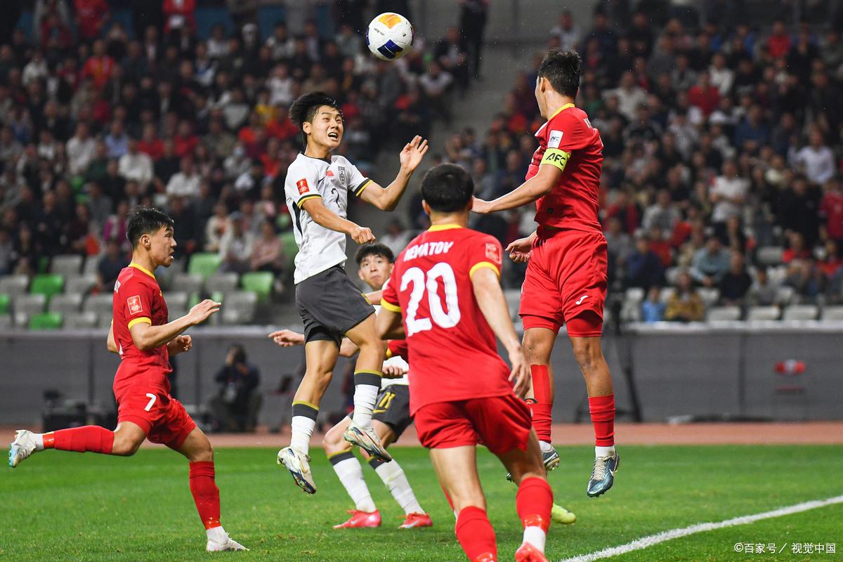 足球赛事中球员们的出彩表现备受关注 足球赛事中球员们的出彩表现备受关注