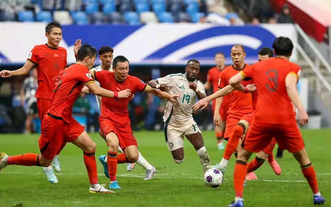 激烈角逐，国际足球比赛令人期待