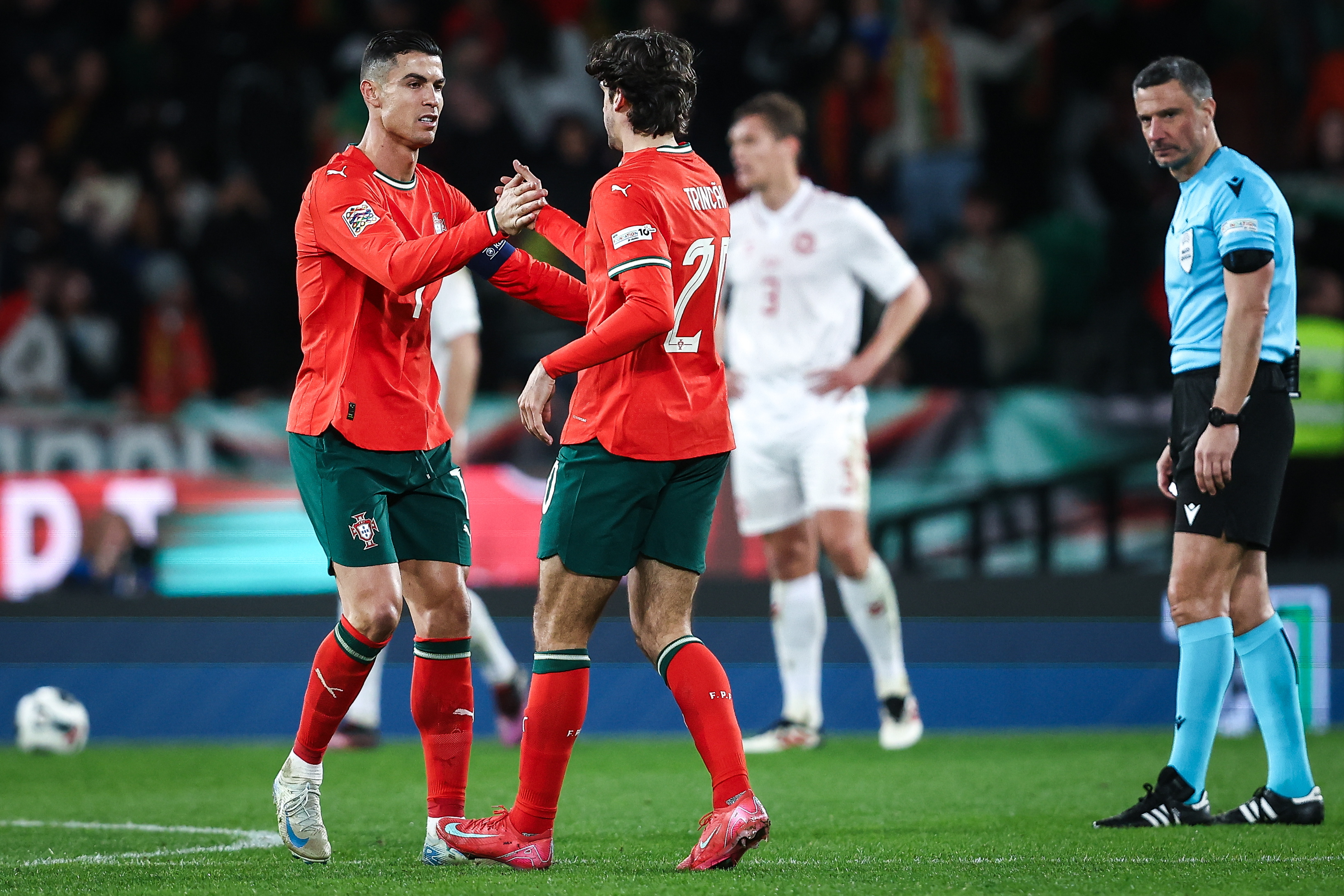 欧国联热门比赛引发球迷狂热