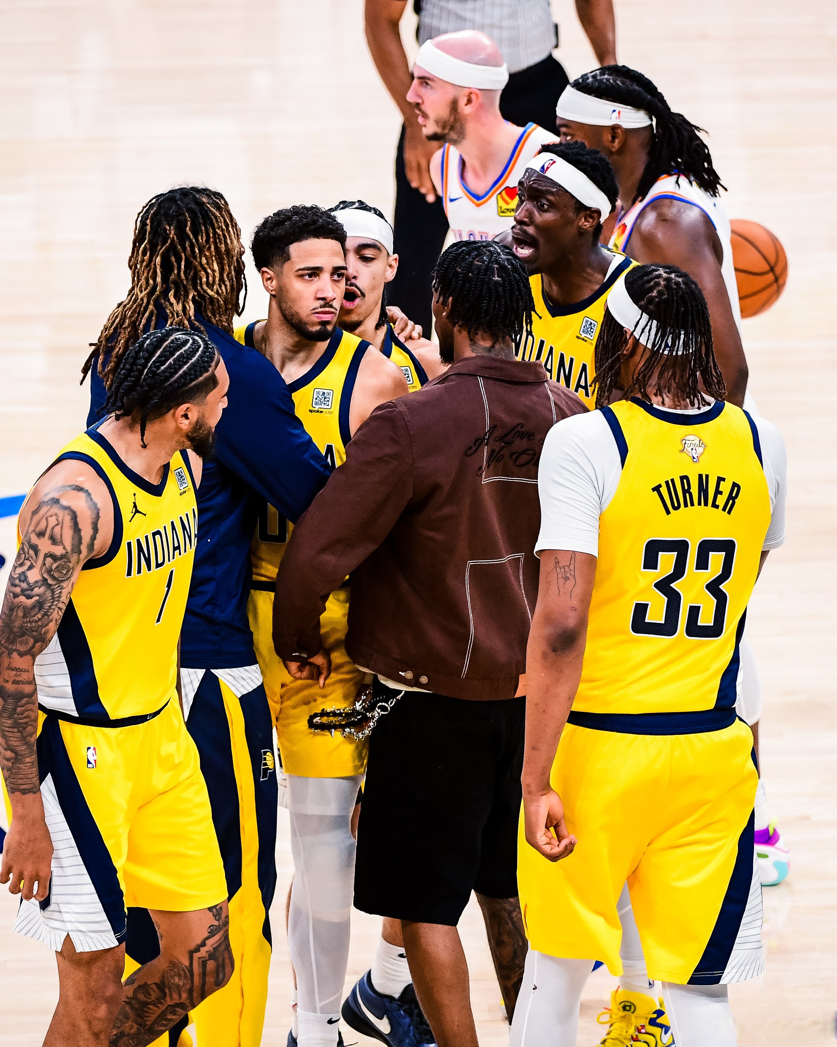 热火胜雄鹿，爵士轻取步行者