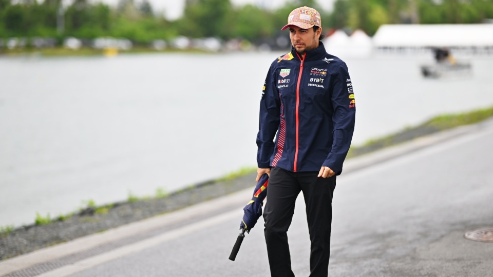 关于阿斯顿马丁完胜哈斯车队，佩雷兹状态火热的信息