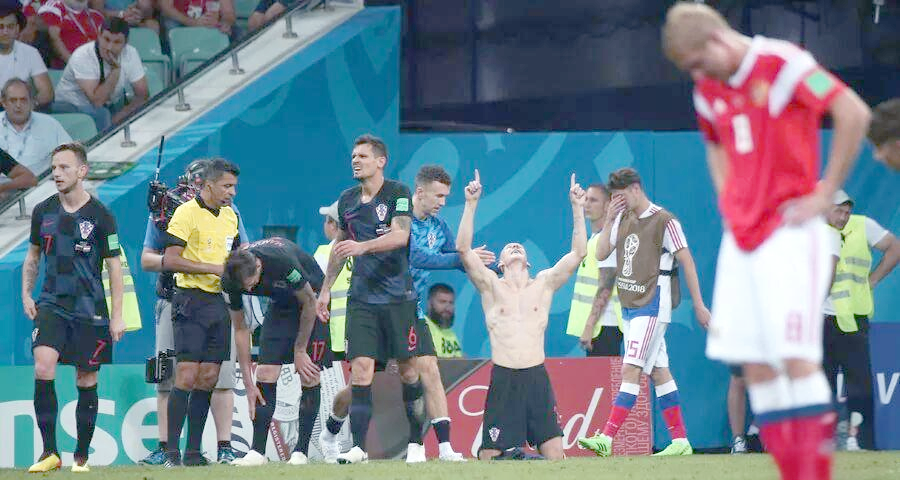 英格兰惨败克罗地亚，晋级八强