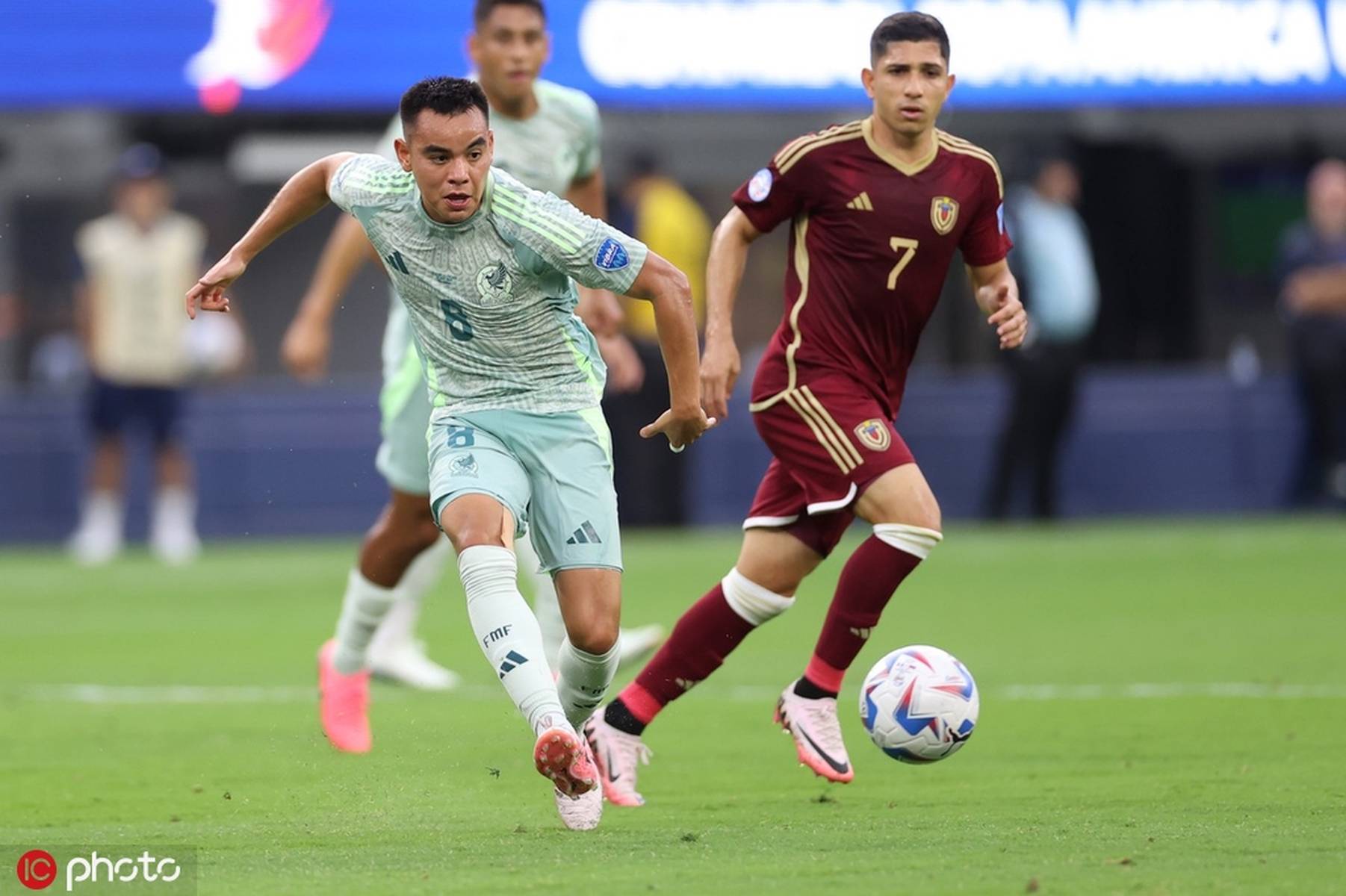 委内瑞拉队在国际足球比赛中展现实力 委内瑞拉队在国际足球比赛中展现实力