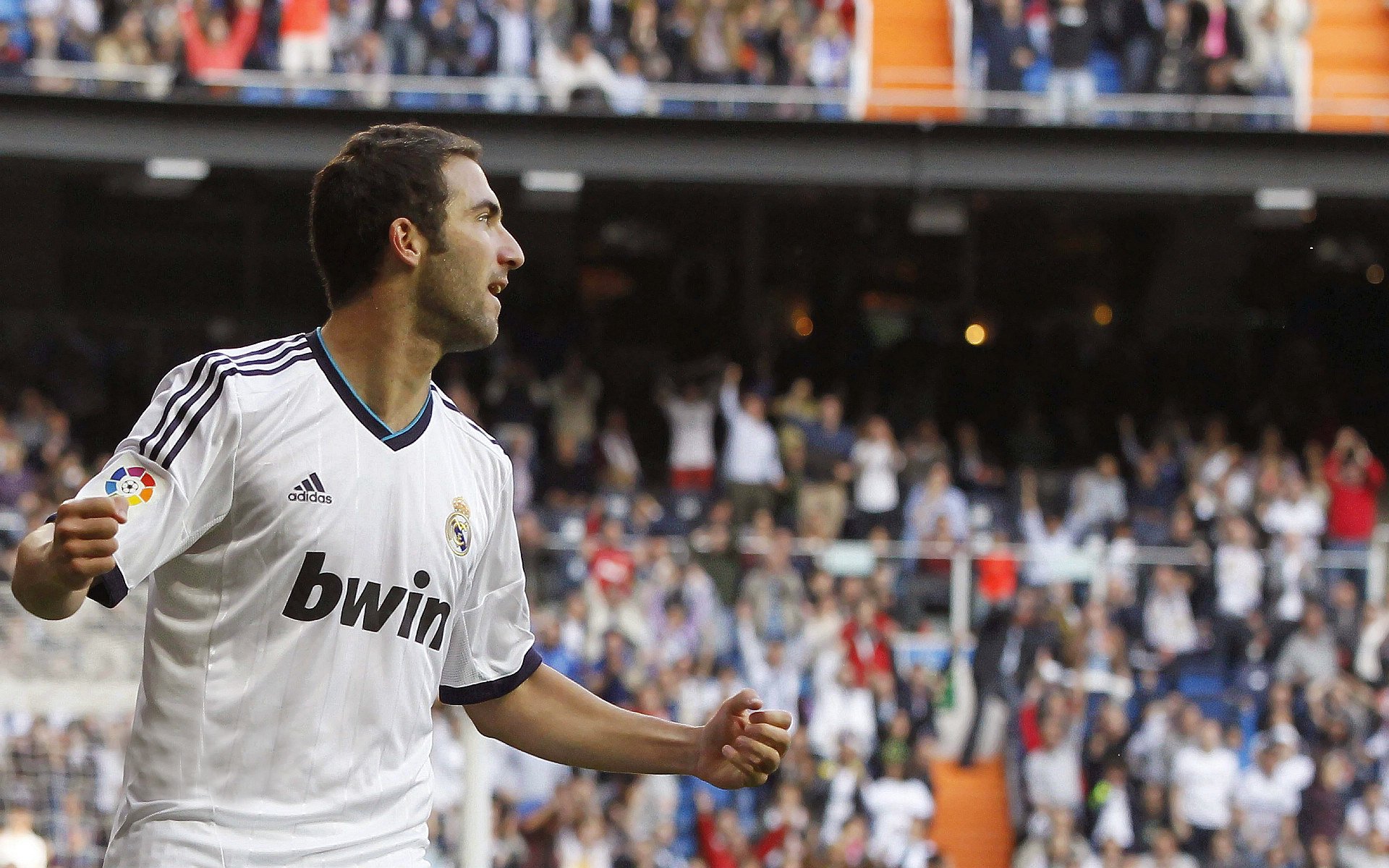 卢卡库完美演绎锋线艺术，亚特兰大粉碎日本战术震惊足坛