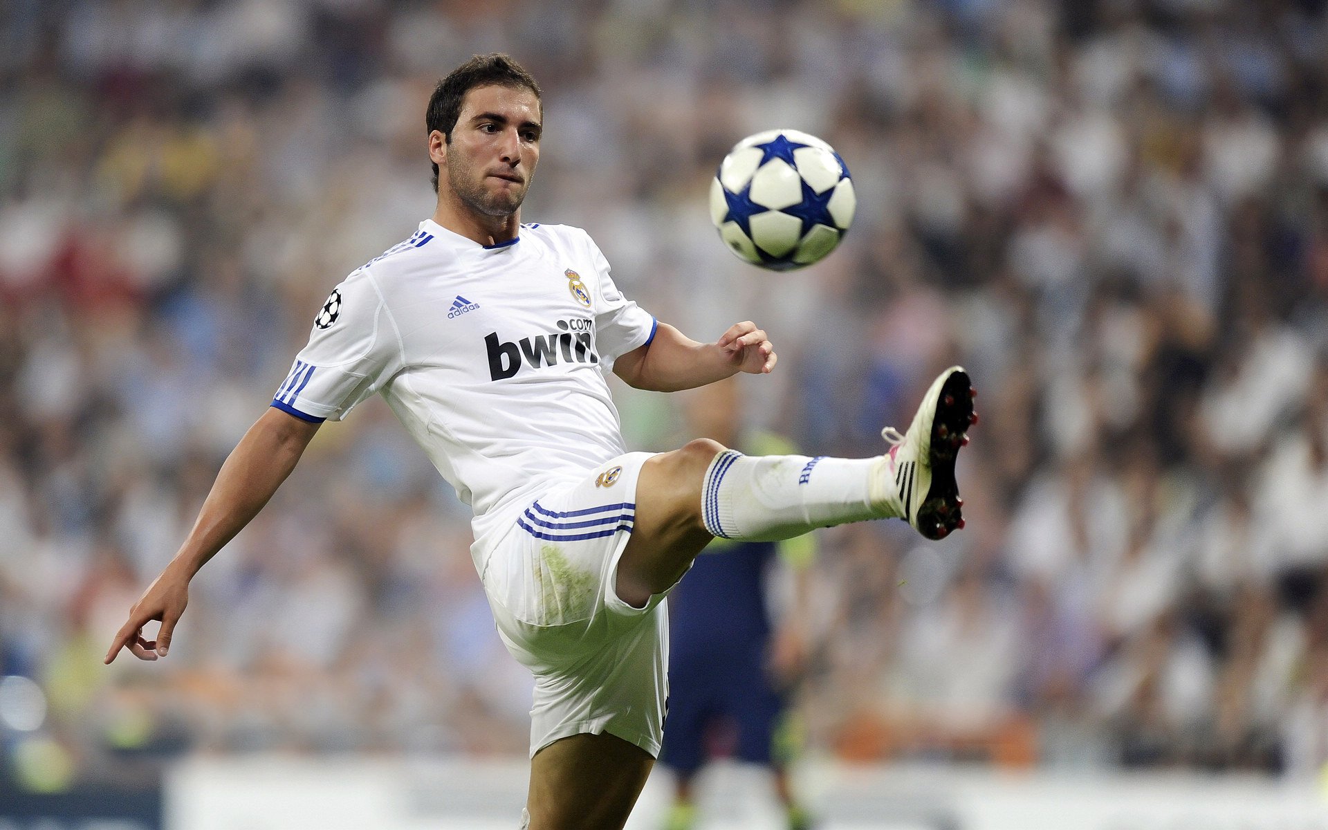 罗德里完美掌控中场，切尔西风暴冲垮多特蒙德防线